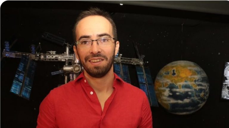 Estudian lunas de planetas jóvenes